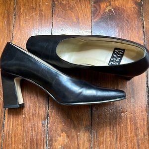 Nine West black pumps